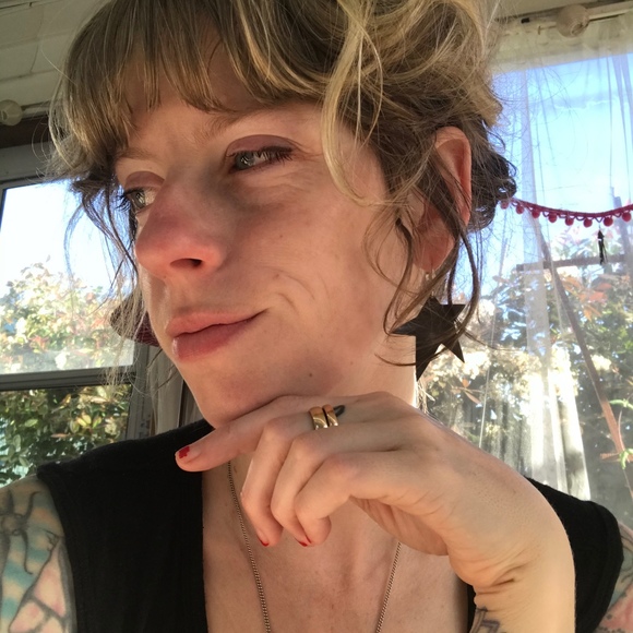 Meet your Posher, Ellie - Picture 1 of 1